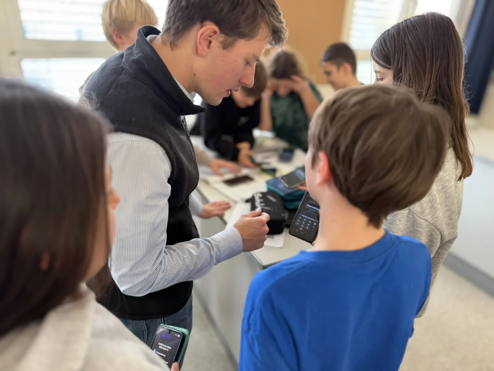 Schüler:innen testen Mathion im Unterricht